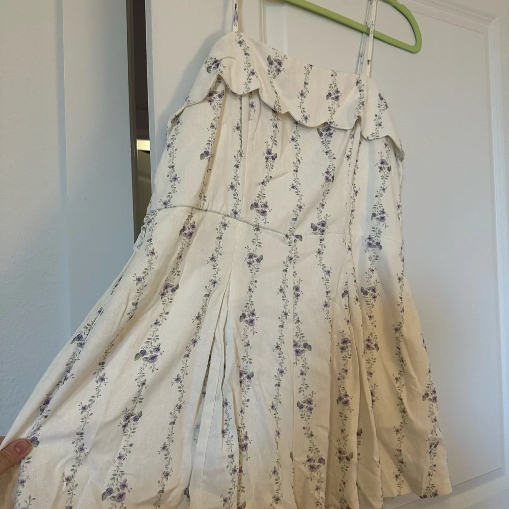 Francesca’s Cream and Purple Dainty Floral Romper Size XL NWT - Picture 3 of 5